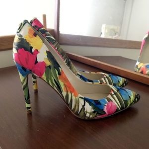 Floral satin high heel pumps, size 6